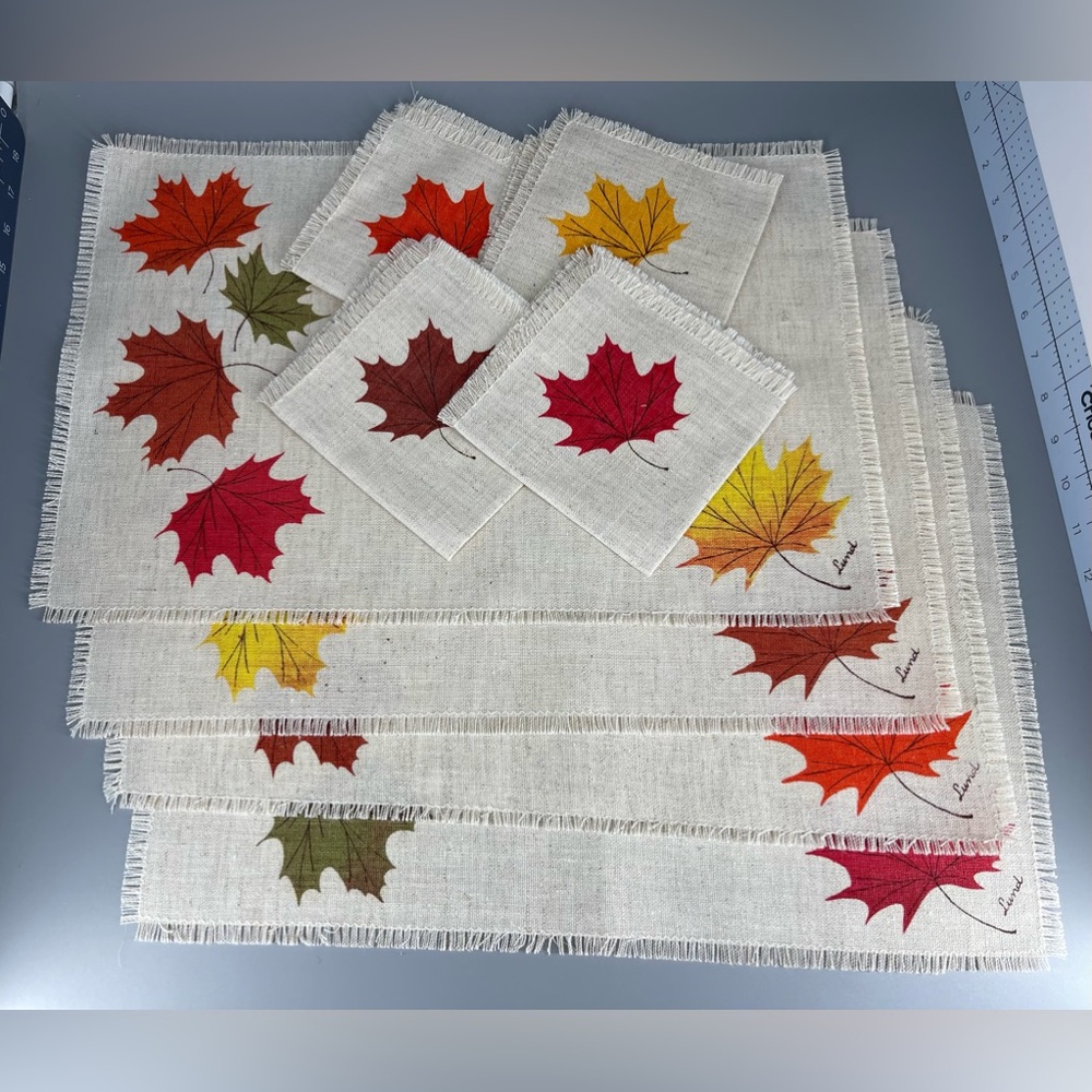 4 Set Lund Screen print Napkin & Placemat Setting In Alternating Fall Leaves